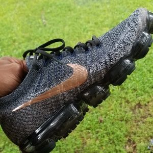 Vapormax Explore Grey